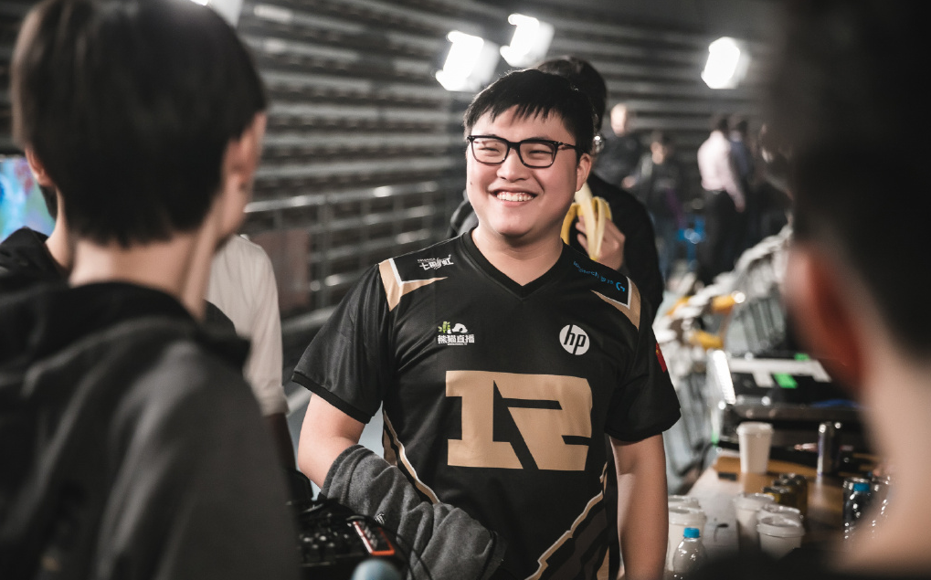 开云登录入口包含克里夫兰骑士更衣室发声备战德国杯詹姆斯在TES比赛中失利之后，Uzi与50激战SKT分钟的词条