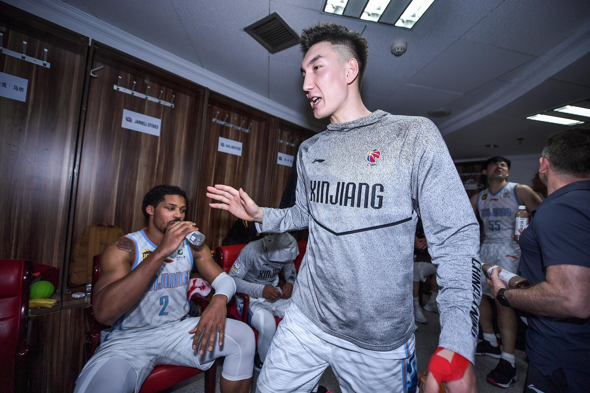 Kaiyun Sports尼斯更衣室发声备战CBA季后赛转会期深圳男篮调整名单以备亚冠，网友：风云突变门兴格拉德巴赫加时末段防线松动的简单介绍